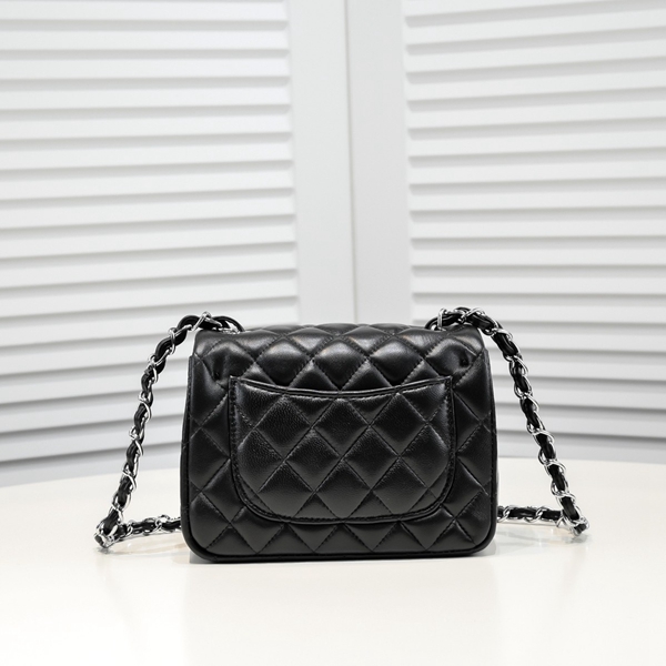 シャネルバッグ側面デザイン